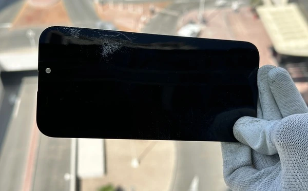 Why Dubai heat makes iPhone screen damage worse after a drop