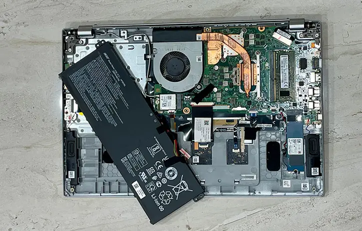 Laptop battery replacement service in Dubai at My Celcare JLT