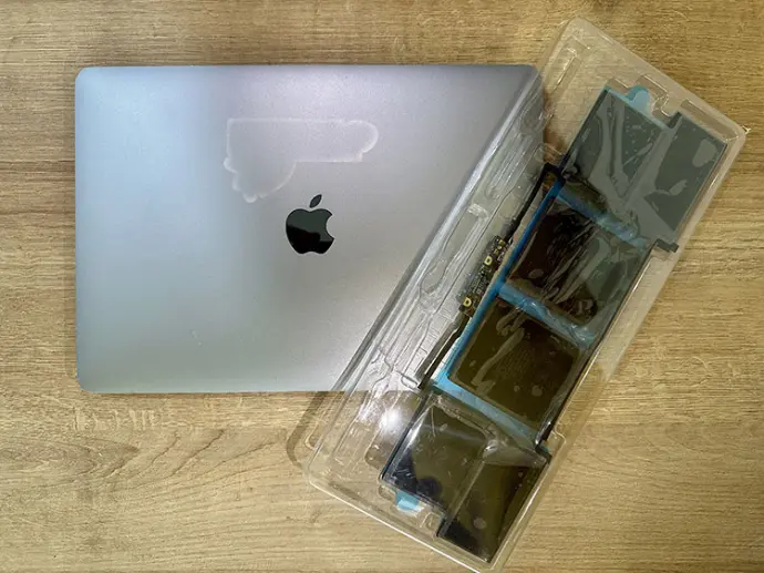 MacBook Pro battery replacement service in Dubai at My Celcare JLT